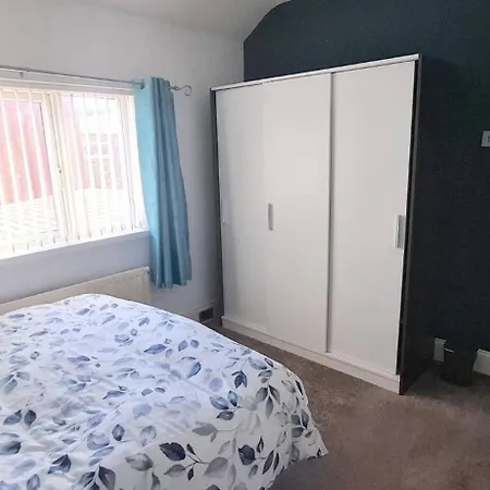 Дом отдыха Spacious 3 Bed 2 Baths Free Wifi Location