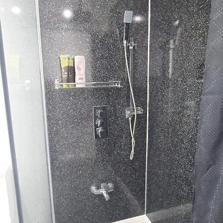 Spacious 3 Bed 2 Baths Free Wifi Location * Мидлсбро