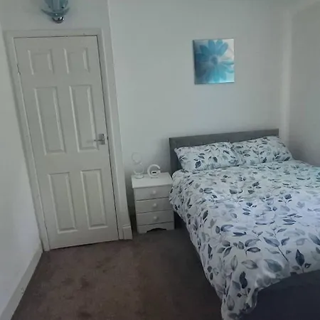 Дом отдыха Spacious 3 Bed 2 Baths Free Wifi Location
