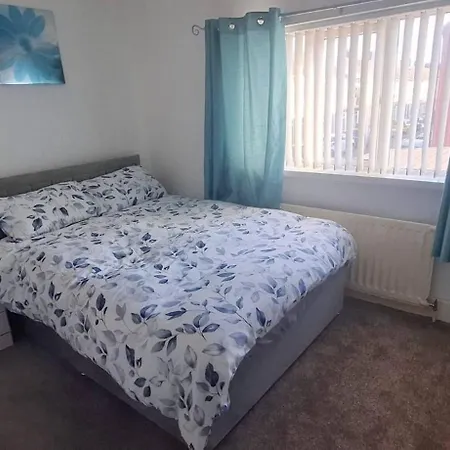 Spacious 3 Bed 2 Baths Free Wifi Location * Мидлсбро