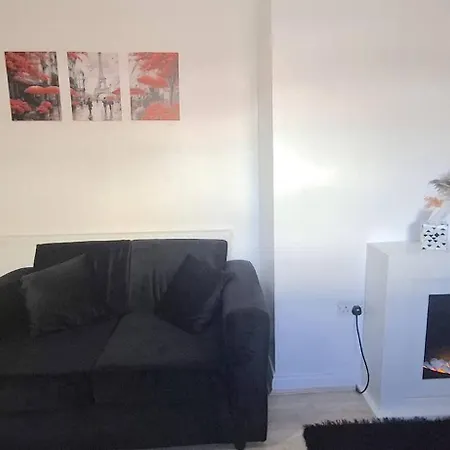 Дом отдыха Spacious 3 Bed 2 Baths Free Wifi Location