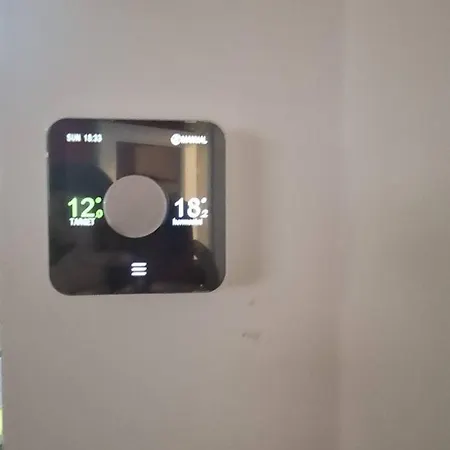 Дом отдыха Spacious 3 Bed 2 Baths Free Wifi Location *