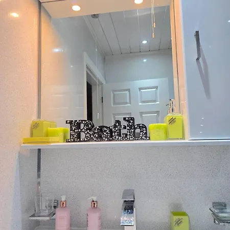 Spacious 3 Bed 2 Baths Free Wifi Location *